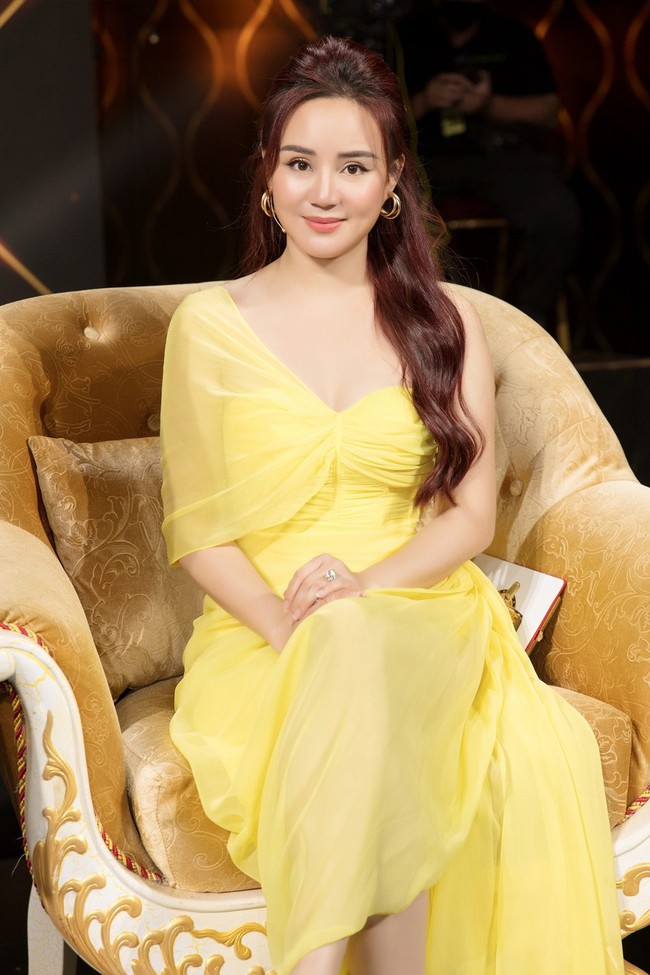 Vy Oanh đăng clip để lộ nhẫn kim cương cỡ khủng - Ảnh 13. Vy Oanh đăng clip để lộ nhẫn kim cương cỡ khủng - Ảnh 13.