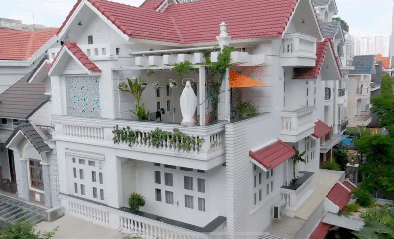 Vy Oanh đăng clip để lộ nhẫn kim cương cỡ khủng - Ảnh 11. Vy Oanh đăng clip để lộ nhẫn kim cương cỡ khủng - Ảnh 11.
