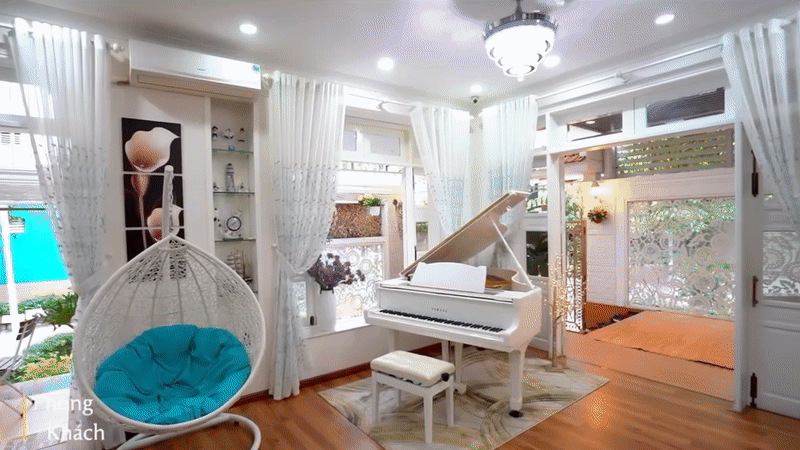 Vy Oanh đăng clip để lộ nhẫn kim cương cỡ khủng - Ảnh 9. Vy Oanh đăng clip để lộ nhẫn kim cương cỡ khủng - Ảnh 9.