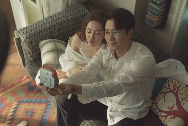 Khán giả ồ ạt tẩy chay, đòi gỡ gấp phim của Lưu Diệc Phi vì nội dung lố bịch, nữ chính điên khùng - Ảnh 9. Khán giả ồ ạt tẩy chay, đòi gỡ gấp phim của Lưu Diệc Phi vì nội dung lố bịch, nữ chính điên khùng - Ảnh 9.