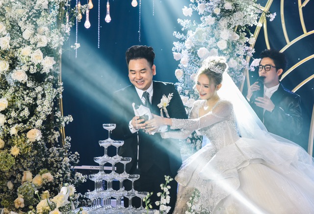 Xemesis từng lêu lêu dân mạng, flex cột mốc 5 năm hạnh phúc với Xoài Non, ai ngờ qua năm thứ 6... - Ảnh 2. Xemesis từng lêu lêu dân mạng, flex cột mốc 5 năm hạnh phúc với Xoài Non, ai ngờ qua năm thứ 6... - Ảnh 2.