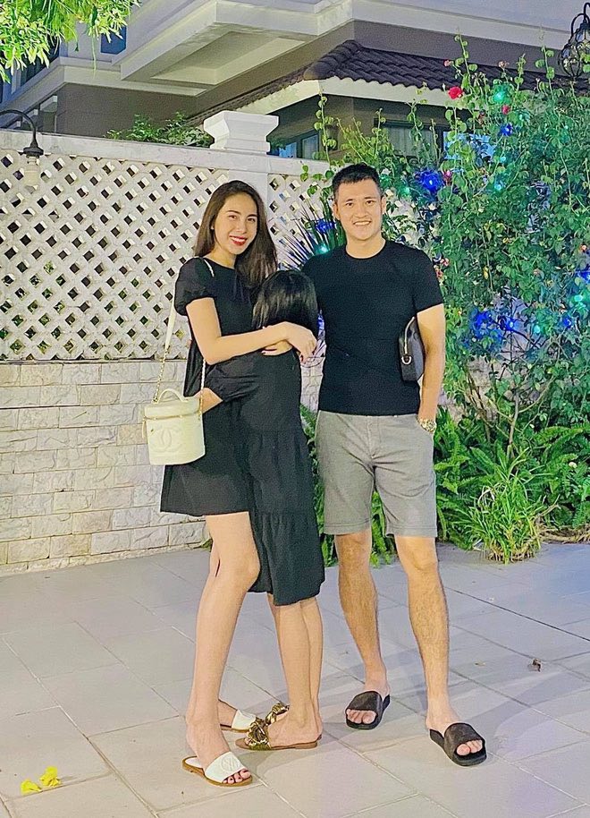 Công Vinh và Thủy Tiên lần đầu cùng lộ diện, rộ nghi vấn sắp có con thứ 2 giữa thông tin ly hôn - Ảnh 5. Công Vinh và Thủy Tiên lần đầu cùng lộ diện, rộ nghi vấn sắp có con thứ 2 giữa thông tin ly hôn - Ảnh 5.