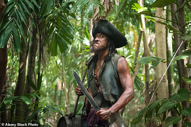 Ngôi sao Cướp biển vùng Caribbean qua đời vì bị cá mập tấn công, thi thể không nguyên vẹn bị cuốn trôi - Ảnh 1. Ngôi sao Cướp biển vùng Caribbean qua đời vì bị cá mập tấn công, thi thể không nguyên vẹn bị cuốn trôi - Ảnh 1.