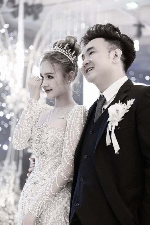 Xemesis lần đầu lộ diện sau ly hôn Xoài Non: Sụt nhiều cân, thần sắc bị nhận xét là suy - Ảnh 3. Xemesis lần đầu lộ diện sau ly hôn Xoài Non: Sụt nhiều cân, thần sắc bị nhận xét là suy - Ảnh 3.