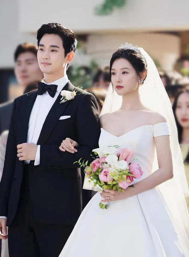 Kim Soo Hyun và Kim Ji Won lộ dấu vết tình yêu đáng ngờ - Ảnh 4. Kim Soo Hyun và Kim Ji Won lộ dấu vết tình yêu đáng ngờ - Ảnh 4.