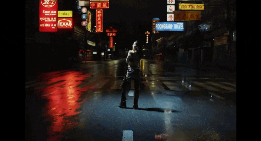 HOT: Lisa cực slay cùng 100 vũ công nhảy khắp Thái Lan trong MV Rockstar, nhạc lạ tai phải nghe nhiều mới thấy dính - Ảnh 10.