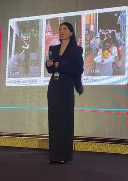 Hằng Du Mục xuất hiện tại sự kiện lớn sau biến cố hôn nhân, thần thái ra sao mà team qua đường không thể làm ngơ? - Ảnh 3. Hằng Du Mục xuất hiện tại sự kiện lớn sau biến cố hôn nhân, thần thái ra sao mà team qua đường không thể làm ngơ? - Ảnh 3.