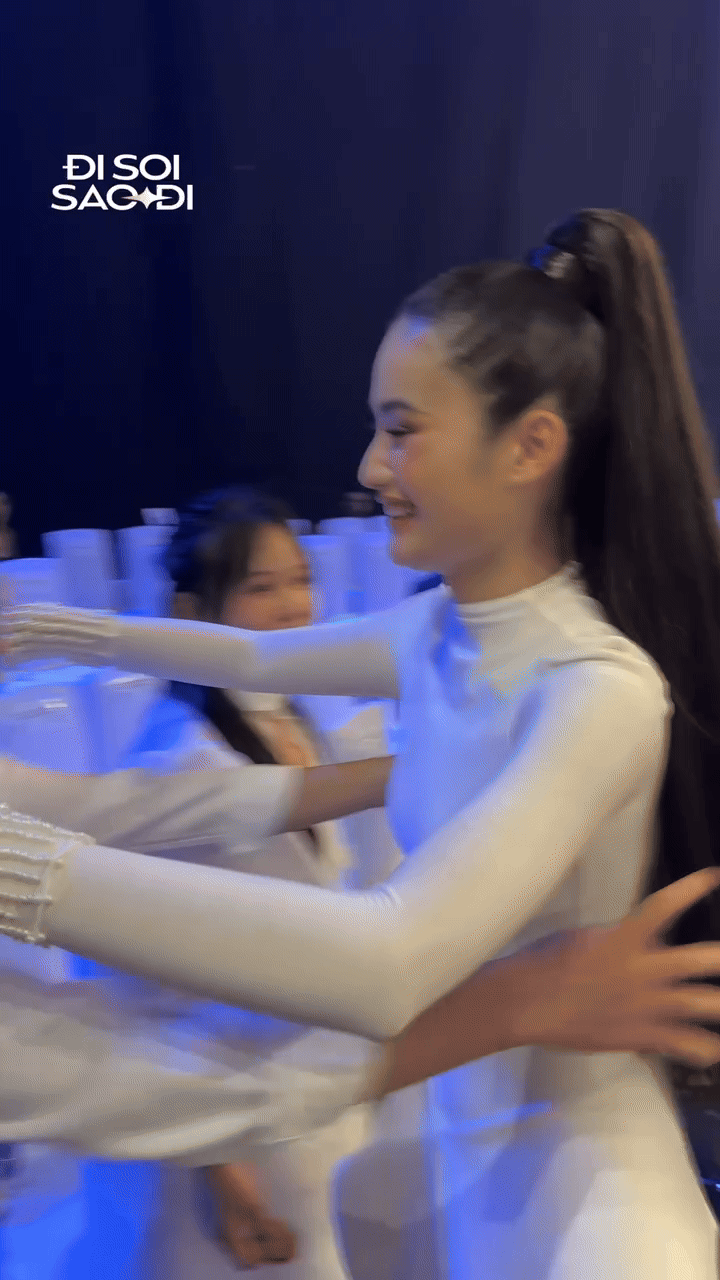 Soi hành động đặc biệt của Anh Kiệt với Hoa hậu Ý Nhi trong suốt gần 1 năm - Ảnh 6. Soi hành động đặc biệt của Anh Kiệt với Hoa hậu Ý Nhi trong suốt gần 1 năm - Ảnh 6.