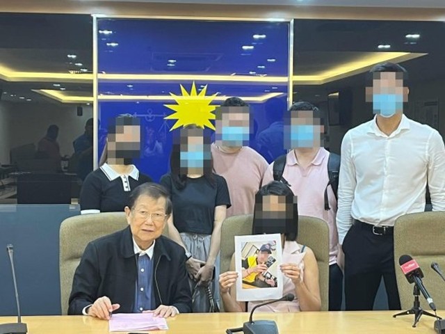 Gã trai hẹn hò cùng lúc với 14 cô gái, chẳng phải nam thần nhưng con mồi vẫn dâng cả tỷ đồng vì một mánh lới - Ảnh 2. Gã trai hẹn hò cùng lúc với 14 cô gái, chẳng phải nam thần nhưng con mồi vẫn dâng cả tỷ đồng vì một mánh lới - Ảnh 2.