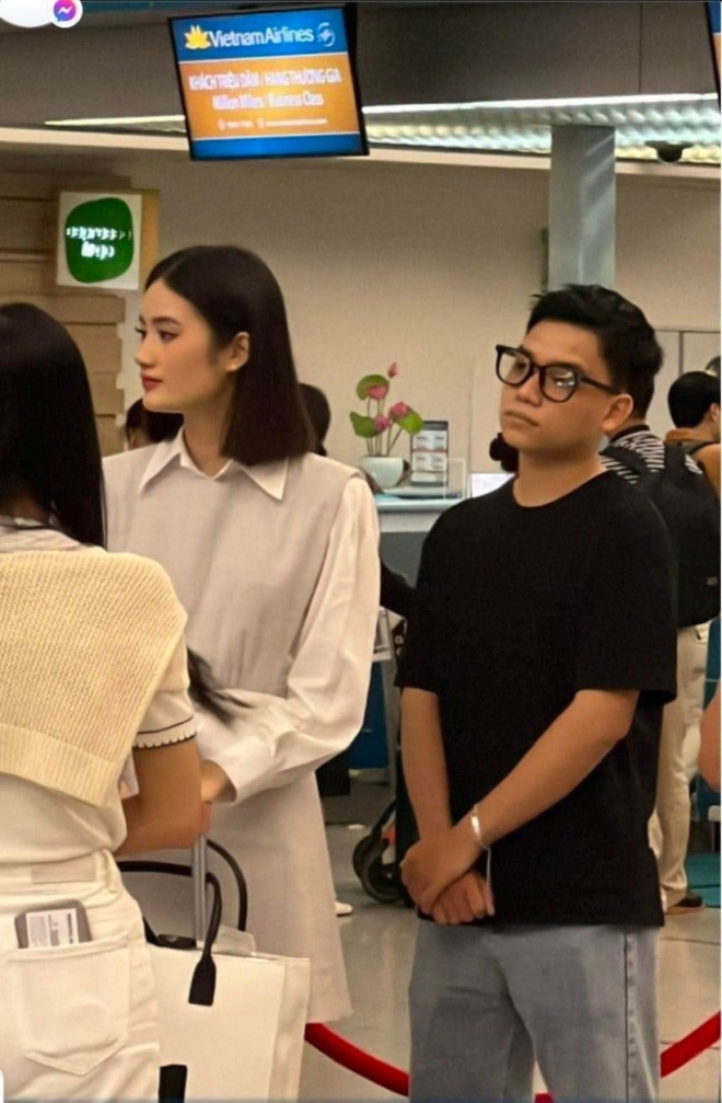 Soi hành động đặc biệt của Anh Kiệt với Hoa hậu Ý Nhi trong suốt gần 1 năm - Ảnh 3. Soi hành động đặc biệt của Anh Kiệt với Hoa hậu Ý Nhi trong suốt gần 1 năm - Ảnh 3.