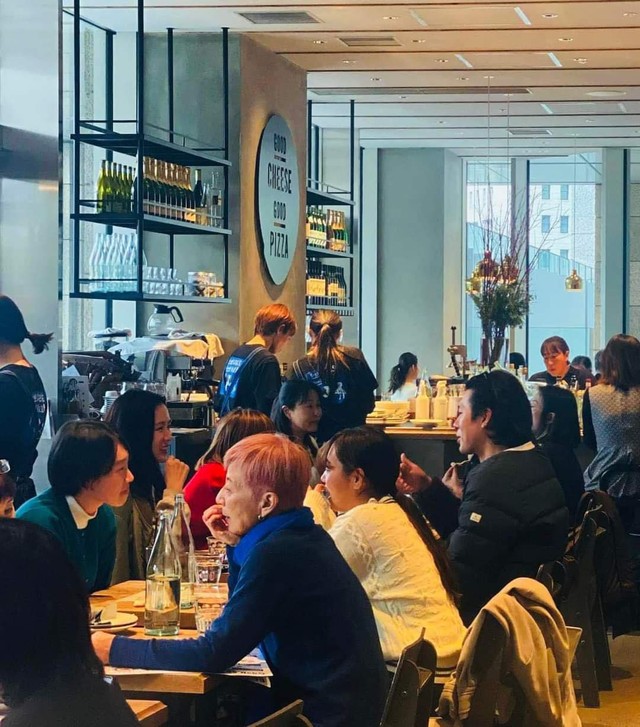 Son Ye Jin - Hyun Bin hẹn hò sang chảnh tựa cảnh phim ở quán cafe, khiến khách du lịch thốt lên 1 câu - Ảnh 7. Son Ye Jin - Hyun Bin hẹn hò sang chảnh tựa cảnh phim ở quán cafe, khiến khách du lịch thốt lên 1 câu - Ảnh 7.