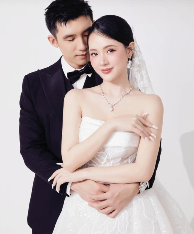 Thiếu gia Minh Đạt khóc nức nở thề nguyện với Midu: Anh hứa nhường em, cho em làm nóc nhà! - Ảnh 6. Thiếu gia Minh Đạt khóc nức nở thề nguyện với Midu: Anh hứa nhường em, cho em làm nóc nhà! - Ảnh 6.