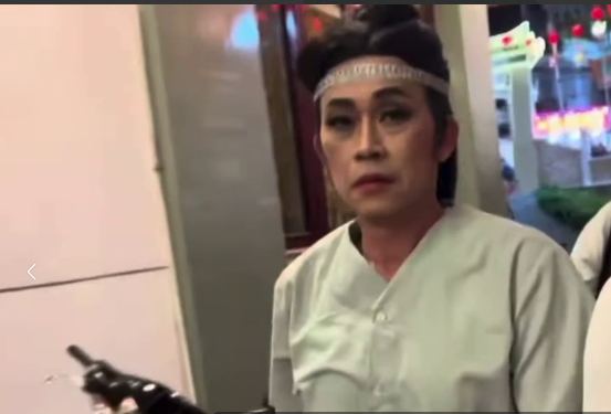 NS Hoài Linh bị bắt gặp lộ diện sau khi dính tin đồn đời tư, căng thẳng từ chối làm việc này - Ảnh 3. NS Hoài Linh bị bắt gặp lộ diện sau khi dính tin đồn đời tư, căng thẳng từ chối làm việc này - Ảnh 3.