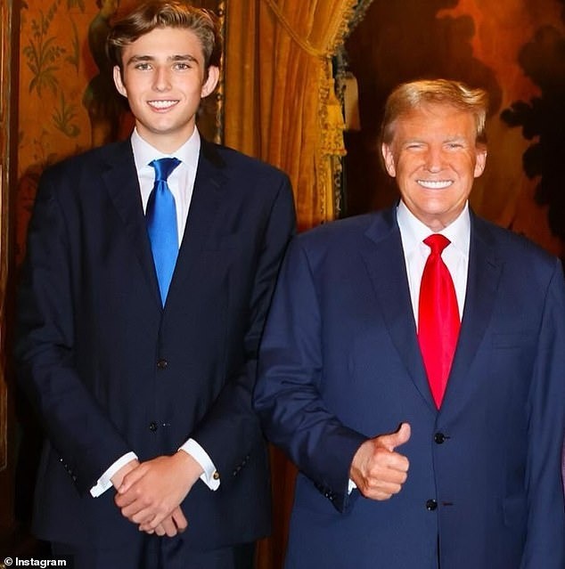 “Hoàng tử Nhà Trắng” Barron Trump ở tuổi 18: Nhan sắc “dậy thì thành công” đúng như mong đợi, chỉ xuất hiện thoáng qua cũng gây bất ngờ - Ảnh 3. “Hoàng tử Nhà Trắng” Barron Trump ở tuổi 18: Nhan sắc “dậy thì thành công” đúng như mong đợi, chỉ xuất hiện thoáng qua cũng gây bất ngờ - Ảnh 3.