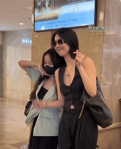 Ngọc Trinh lộ khuyết điểm đáng báo động qua ống kính team qua đường - Ảnh 3. Ngọc Trinh lộ khuyết điểm đáng báo động qua ống kính team qua đường - Ảnh 3.