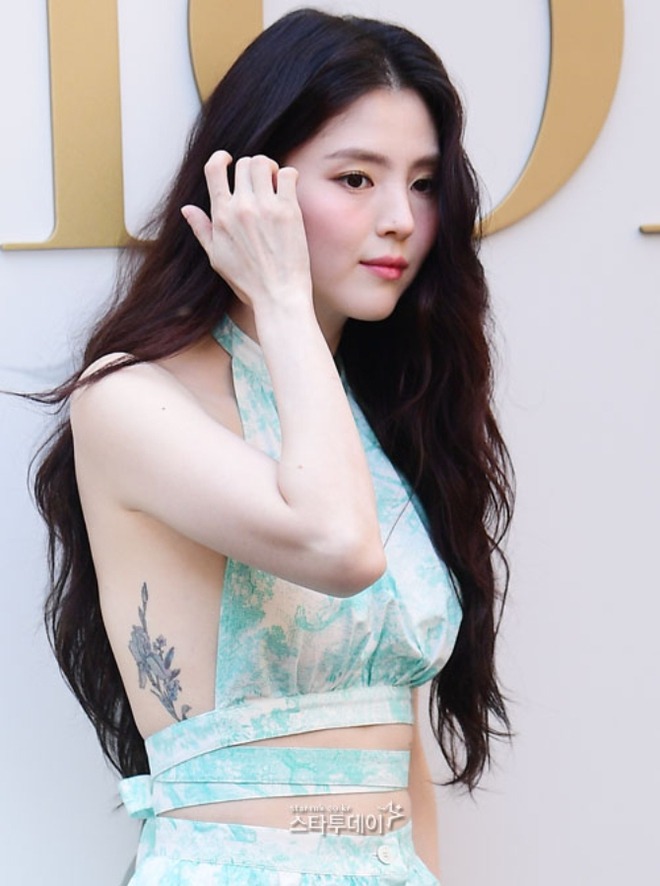 Han So Hee quyết thách thức dư luận: Bị chê bai vì lộ hình xăm kém sang, xả luôn ảnh khoe tha thu mới đạt triệu like - Ảnh 6.
