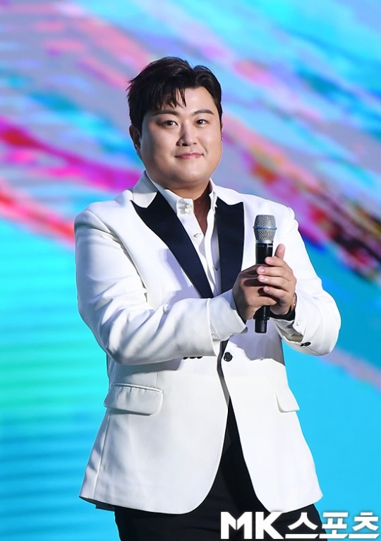 Nam ca sĩ 9X bị biệt giam - Ảnh 5. Nam ca sĩ 9X bị biệt giam - Ảnh 5.