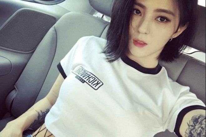 Han So Hee quyết thách thức dư luận: Bị chê bai vì lộ hình xăm kém sang, xả luôn ảnh khoe tha thu mới đạt triệu like - Ảnh 9.