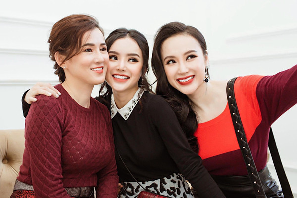 Phản ứng của em gái sau khi Angela Phương Trinh thừa nhận mâu thuẫn không nhìn mặt mẹ ruột 2 năm - Ảnh 3. Phản ứng của em gái sau khi Angela Phương Trinh thừa nhận mâu thuẫn không nhìn mặt mẹ ruột 2 năm - Ảnh 3.