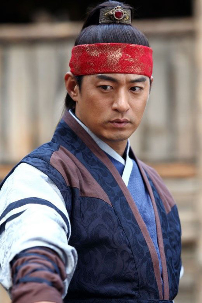 Mỹ nam bị đuổi khỏi showbiz vì bê bối chấn động, thành công lớn nhất là cưới được mỹ nhân danh giá - Ảnh 4. Mỹ nam bị đuổi khỏi showbiz vì bê bối chấn động, thành công lớn nhất là cưới được mỹ nhân danh giá - Ảnh 4.