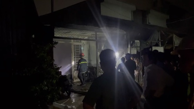 TPHCM: Cháy nhà trong hẻm, 1 người tử vong - Ảnh 1. TPHCM: Cháy nhà trong hẻm, 1 người tử vong - Ảnh 1.