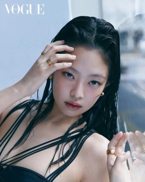 Nhân viên sự kiện hé lộ tình tiết bất ngờ trong vụ Jennie hút thuốc - Ảnh 2. Nhân viên sự kiện hé lộ tình tiết bất ngờ trong vụ Jennie hút thuốc - Ảnh 2.