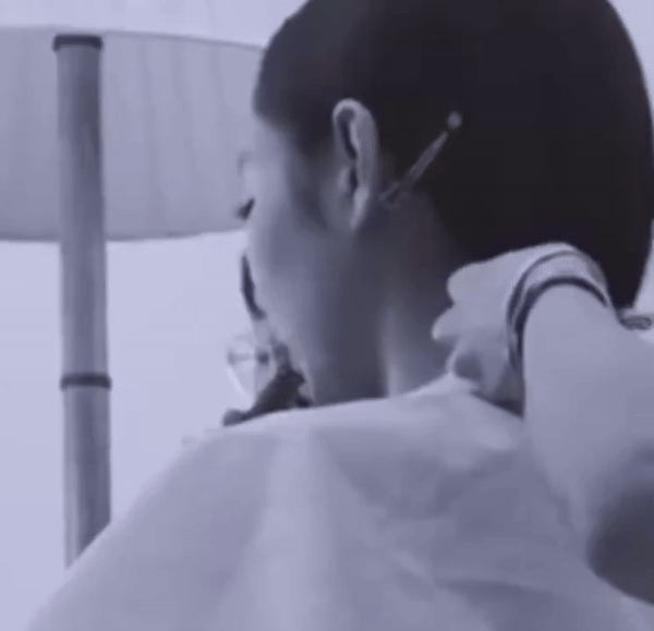Nhân viên sự kiện hé lộ tình tiết bất ngờ trong vụ Jennie hút thuốc - Ảnh 4. Nhân viên sự kiện hé lộ tình tiết bất ngờ trong vụ Jennie hút thuốc - Ảnh 4.