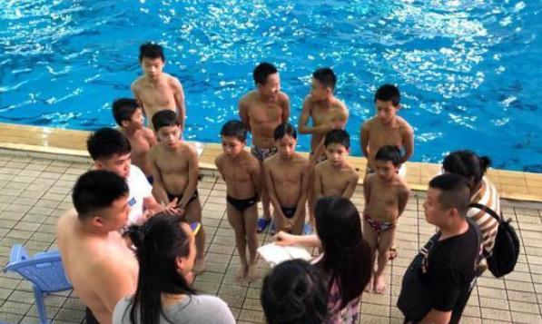 Phim bán được đúng 1 vé vì nam chính thừa tiền nhưng thiếu diễn xuất - Ảnh 5. Phim bán được đúng 1 vé vì nam chính thừa tiền nhưng thiếu diễn xuất - Ảnh 5.