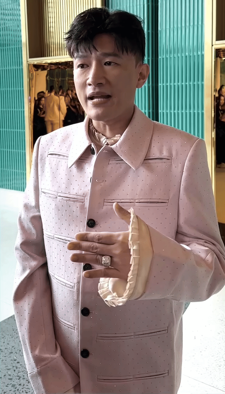 NTK Việt đăng bài ẩn ý giữa drama bộ 3 Hoàng Thuỳ - Dược sĩ Tiến - Hương Giang: Bớt đóng vai nạn nhân lại - Ảnh 9. NTK Việt đăng bài ẩn ý giữa drama bộ 3 Hoàng Thuỳ - Dược sĩ Tiến - Hương Giang: Bớt đóng vai nạn nhân lại - Ảnh 9.