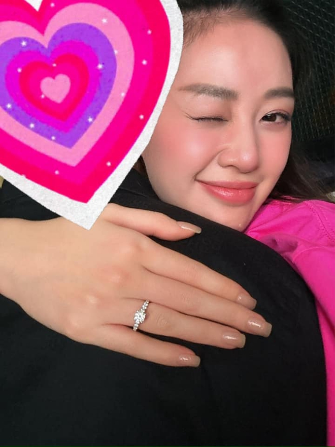 Hé lộ ngày cưới của Hoa hậu Khánh Vân với bạn trai hơn 17 tuổi - Ảnh 4. Hé lộ ngày cưới của Hoa hậu Khánh Vân với bạn trai hơn 17 tuổi - Ảnh 4.