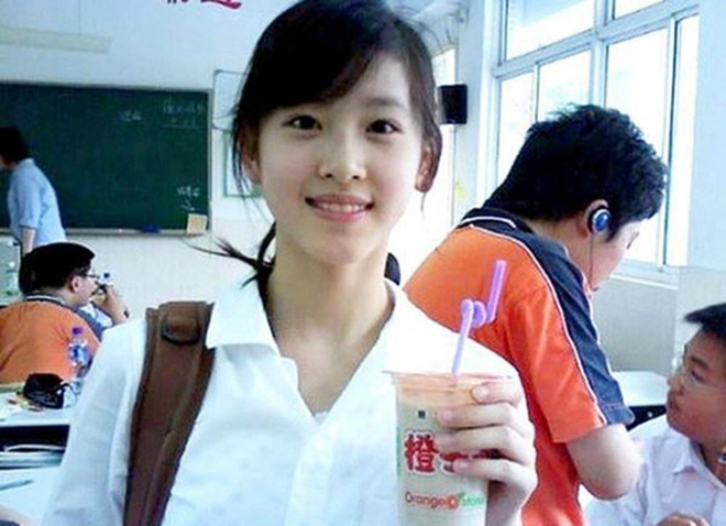 Ngỡ ngàng với nhan sắc hot girl trà sữa Chương Trạch Thiên khi lộ diện ở chung kết Euro 2024 - Ảnh 3. Ngỡ ngàng với nhan sắc hot girl trà sữa Chương Trạch Thiên khi lộ diện ở chung kết Euro 2024 - Ảnh 3.