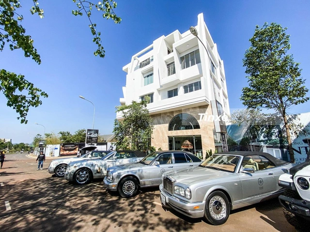 Choáng với BST 700 siêu xe trị giá hơn 3.000 tỷ của doanh nhân Đặng Lê Nguyên Vũ! - Ảnh 15. Choáng với BST 700 siêu xe trị giá hơn 3.000 tỷ của doanh nhân Đặng Lê Nguyên Vũ! - Ảnh 15.