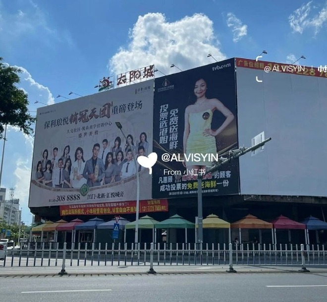 Ứng cử viên đáng gờm nhất cuộc thi Hoa hậu đình đám lộ ảnh bán khỏa thân, quá khứ ăn chơi - Ảnh 7. Ứng cử viên đáng gờm nhất cuộc thi Hoa hậu đình đám lộ ảnh bán khỏa thân, quá khứ ăn chơi - Ảnh 7.