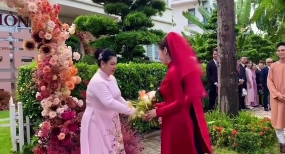 Khối tài sản chung hàng trăm tỷ của Midu và thiếu gia Minh Đạt - Ảnh 4. Khối tài sản chung hàng trăm tỷ của Midu và thiếu gia Minh Đạt - Ảnh 4.