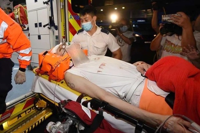 Phép màu đến với nam vũ công liệt tứ chi sau vụ bị màn hình LED 600 kg rơi trúng người - Ảnh 4. Phép màu đến với nam vũ công liệt tứ chi sau vụ bị màn hình LED 600 kg rơi trúng người - Ảnh 4.