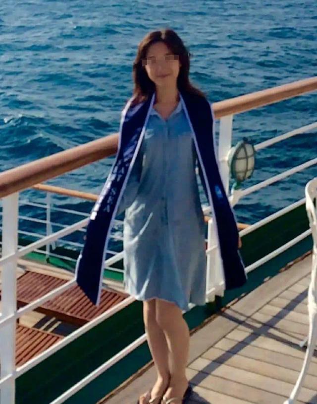 MXH chấn động trước vụ việc nữ nhân viên xuất sắc tự vẫn vì bị giảm lương: Câu chuyện đằng sau khiến giới trẻ giật mình - Ảnh 2. MXH chấn động trước vụ việc nữ nhân viên xuất sắc tự vẫn vì bị giảm lương: Câu chuyện đằng sau khiến giới trẻ giật mình - Ảnh 2.