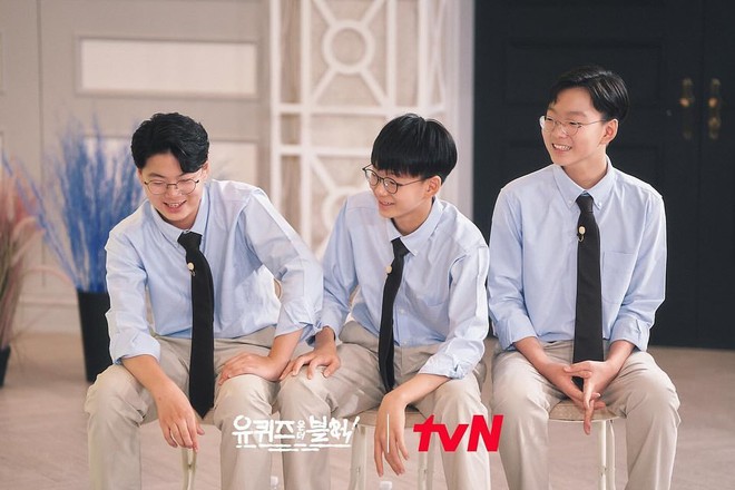 Tài tử Song Il Gook kể chuyện mất việc sau khi có Daehan - Minguk - Manse, ai dè nhận phản ứng 1 trời 1 vực với Song Joong Ki - Ảnh 3. Tài tử Song Il Gook kể chuyện mất việc sau khi có Daehan - Minguk - Manse, ai dè nhận phản ứng 1 trời 1 vực với Song Joong Ki - Ảnh 3.