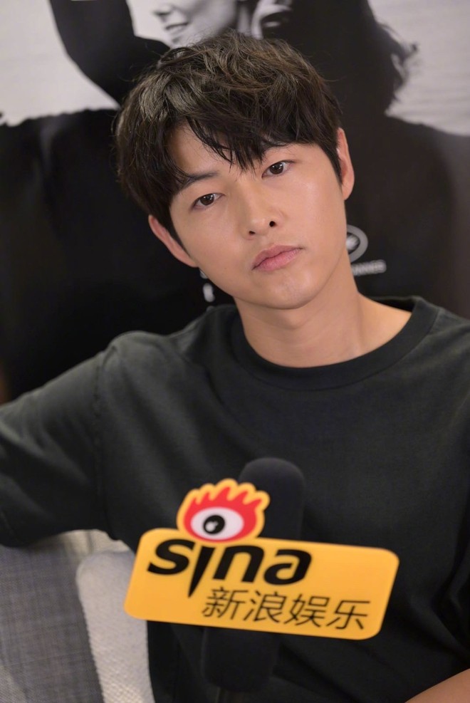 Tài tử Song Il Gook kể chuyện mất việc sau khi có Daehan - Minguk - Manse, ai dè nhận phản ứng 1 trời 1 vực với Song Joong Ki - Ảnh 11. Tài tử Song Il Gook kể chuyện mất việc sau khi có Daehan - Minguk - Manse, ai dè nhận phản ứng 1 trời 1 vực với Song Joong Ki - Ảnh 11.
