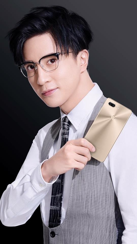 Clip 1 triệu view: Nam ca sĩ đình đám công khai nhận xét về ngực của fan nữ, chiêu trò phía sau bị lật tẩy gây sốc - Ảnh 6. Clip 1 triệu view: Nam ca sĩ đình đám công khai nhận xét về ngực của fan nữ, chiêu trò phía sau bị lật tẩy gây sốc - Ảnh 6.