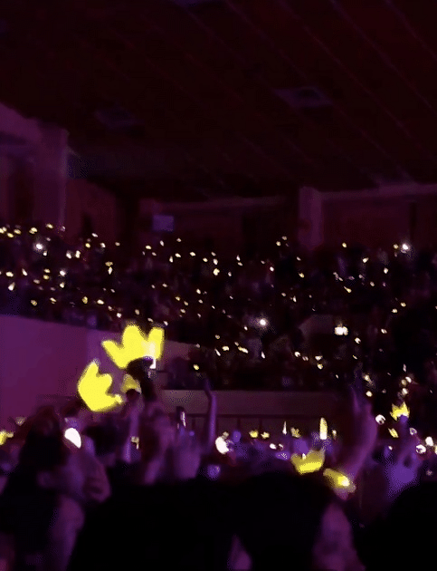 Show diễn đầu tiên của Daesung tại Việt Nam: Đam mê tấu hài, live “nuốt đĩa” loạt hit BIGBANG khiến fan khóc nấc! - Ảnh 11. Show diễn đầu tiên của Daesung tại Việt Nam: Đam mê tấu hài, live “nuốt đĩa” loạt hit BIGBANG khiến fan khóc nấc! - Ảnh 11.