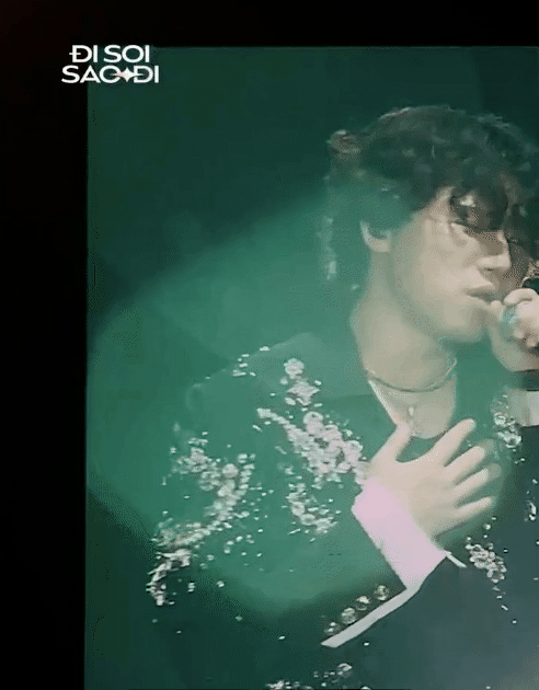 Show diễn đầu tiên của Daesung tại Việt Nam: Đam mê tấu hài, live “nuốt đĩa” loạt hit BIGBANG khiến fan khóc nấc! - Ảnh 8. Show diễn đầu tiên của Daesung tại Việt Nam: Đam mê tấu hài, live “nuốt đĩa” loạt hit BIGBANG khiến fan khóc nấc! - Ảnh 8.