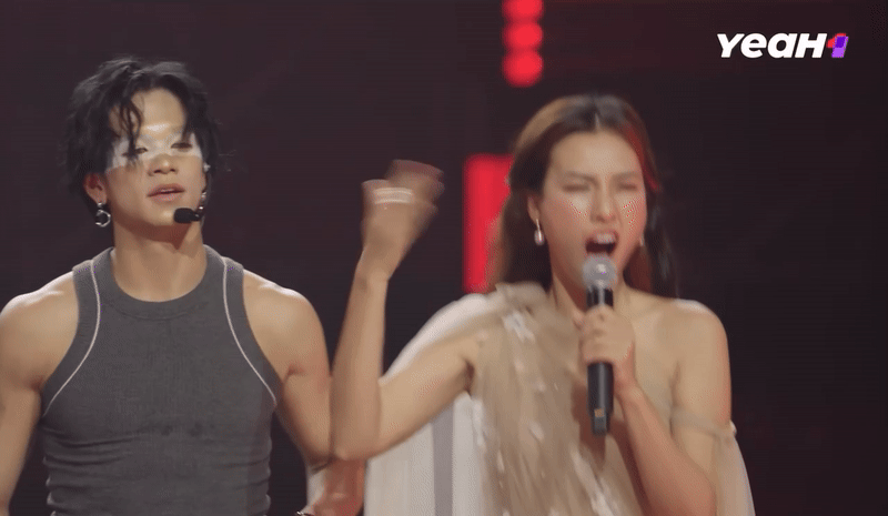 MC Hoàng Oanh bị chê quá ồn ào, khó hiểu nhất là màn ôm lấy ôm để Binz trên sân khấu - Ảnh 11. MC Hoàng Oanh bị chê quá ồn ào, khó hiểu nhất là màn ôm lấy ôm để Binz trên sân khấu - Ảnh 11.