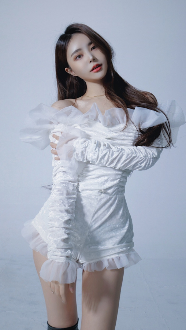 Nóng: Nữ ca sĩ 10X bị kết án 10 năm tù vì đâm xe liên hoàn tông chết người, còn đổ lỗi cho nạn nhân - Ảnh 2. Nóng: Nữ ca sĩ 10X bị kết án 10 năm tù vì đâm xe liên hoàn tông chết người, còn đổ lỗi cho nạn nhân - Ảnh 2.