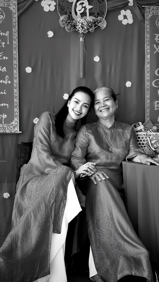 Kỳ Duyên, Khánh Vân và đông đảo sao Việt về Tây Ninh để tiễn đưa mẹ Hoa hậu Ngọc Châu- Ảnh 1. Kỳ Duyên, Khánh Vân và đông đảo sao Việt về Tây Ninh để tiễn đưa mẹ Hoa hậu Ngọc Châu- Ảnh 1.