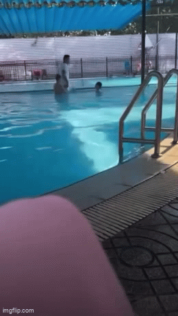 Công an điều tra vụ người đàn ông ở Hà Nội dìm bé trai trong bể bơi, bắt xin lỗi con mình- Ảnh 2. Công an điều tra vụ người đàn ông ở Hà Nội dìm bé trai trong bể bơi, bắt xin lỗi con mình- Ảnh 2.