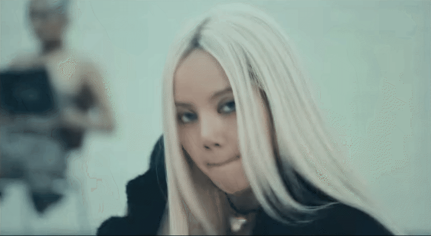 MV New Woman của Lisa đã ra mắt: Nữ quyền mạnh mẽ, tạo hình dữ dội nhưng nhàm chán- Ảnh 1. MV New Woman của Lisa đã ra mắt: Nữ quyền mạnh mẽ, tạo hình dữ dội nhưng nhàm chán- Ảnh 1.