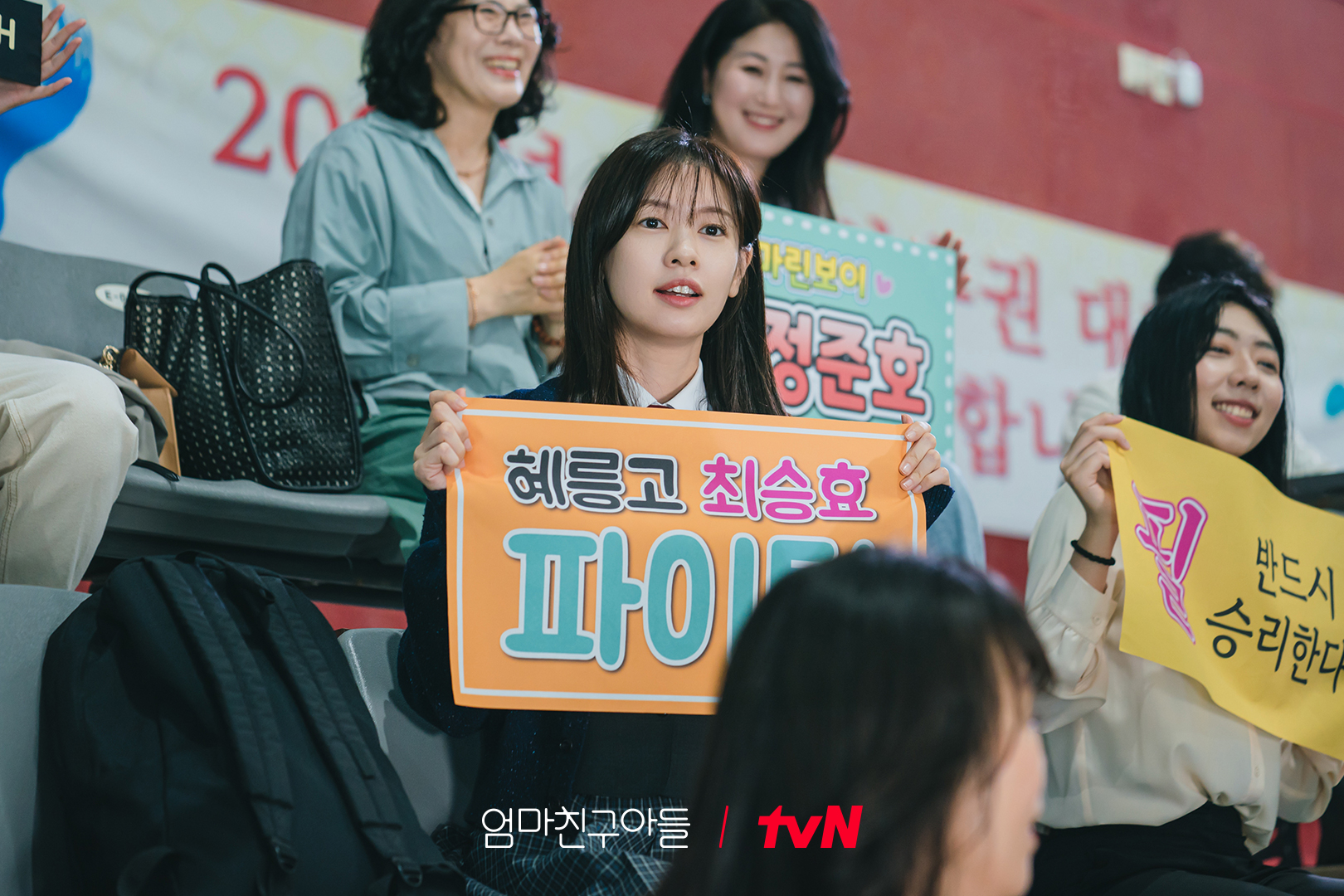 Rating Love Next Door thấp kỷ lục, cặp chính đáng yêu cực độ vẫn không cứu nổi kịch bản dễ đoán?- Ảnh 1. Rating Love Next Door thấp kỷ lục, cặp chính đáng yêu cực độ vẫn không cứu nổi kịch bản dễ đoán?- Ảnh 1.
