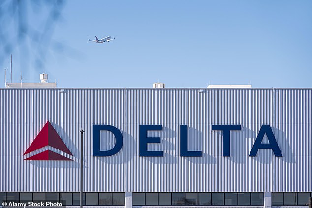 Lốp máy bay phát nổ kinh hoàng giữa sân bay, 2 người tử vong tại chỗ- Ảnh 2. Lốp máy bay phát nổ kinh hoàng giữa sân bay, 2 người tử vong tại chỗ- Ảnh 2.