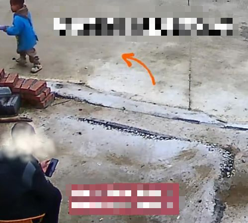 Ông nội nghiện xem TikTok, cháu trai 3 tuổi chết đuối ngay trước mắt mà không hề hay biết- Ảnh 2. Ông nội nghiện xem TikTok, cháu trai 3 tuổi chết đuối ngay trước mắt mà không hề hay biết- Ảnh 2.