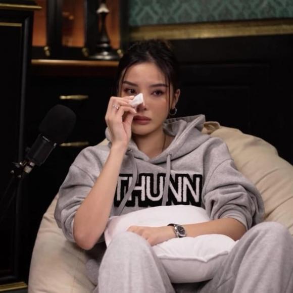 Kỳ Duyên chính thức lên tiếng về hình ảnh đánh bài gây xôn xao- Ảnh 2. Kỳ Duyên chính thức lên tiếng về hình ảnh đánh bài gây xôn xao- Ảnh 2.